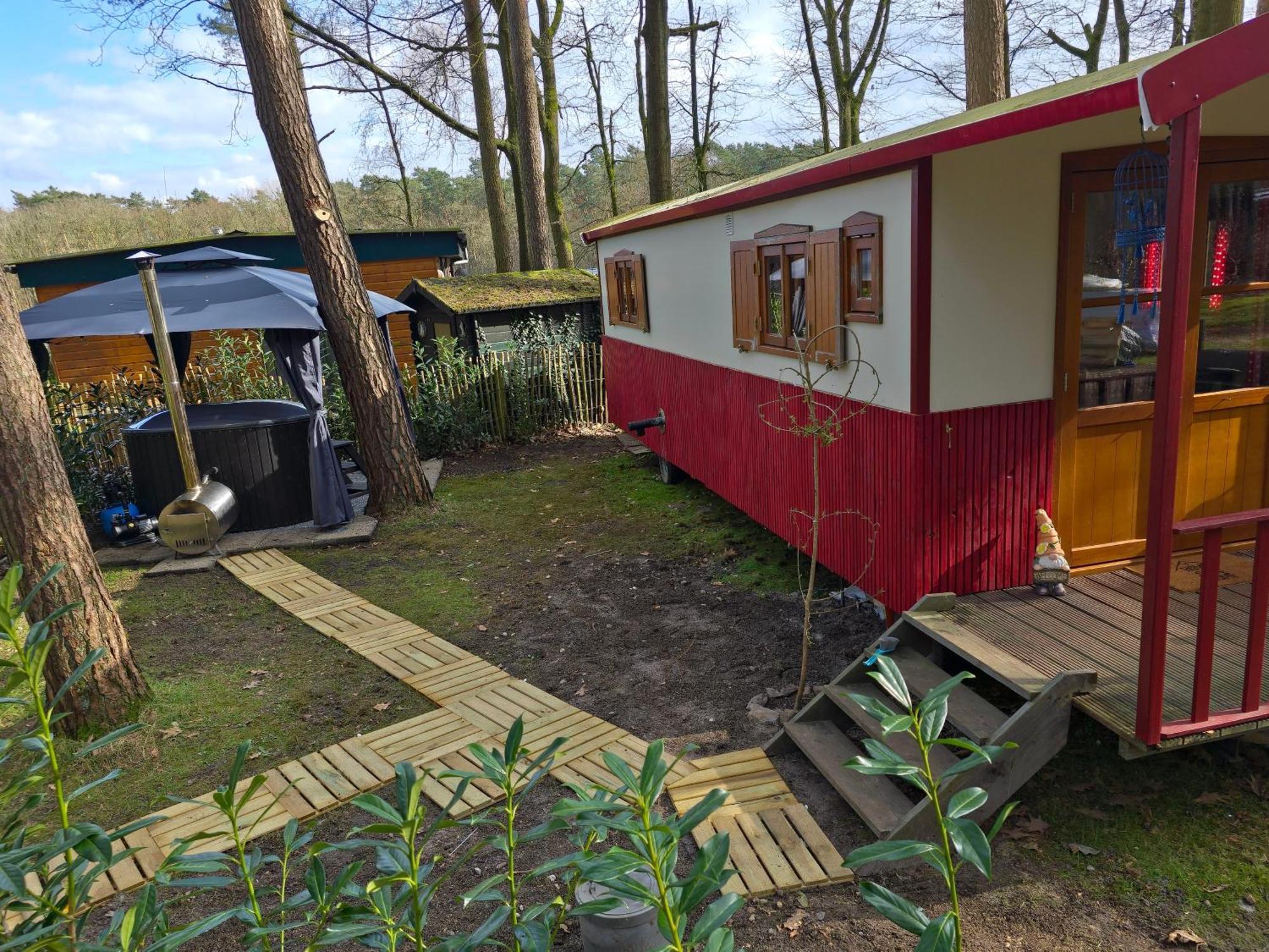 Pipowagen Met Prive Hot Tub Villa Lanaken Bagian luar foto