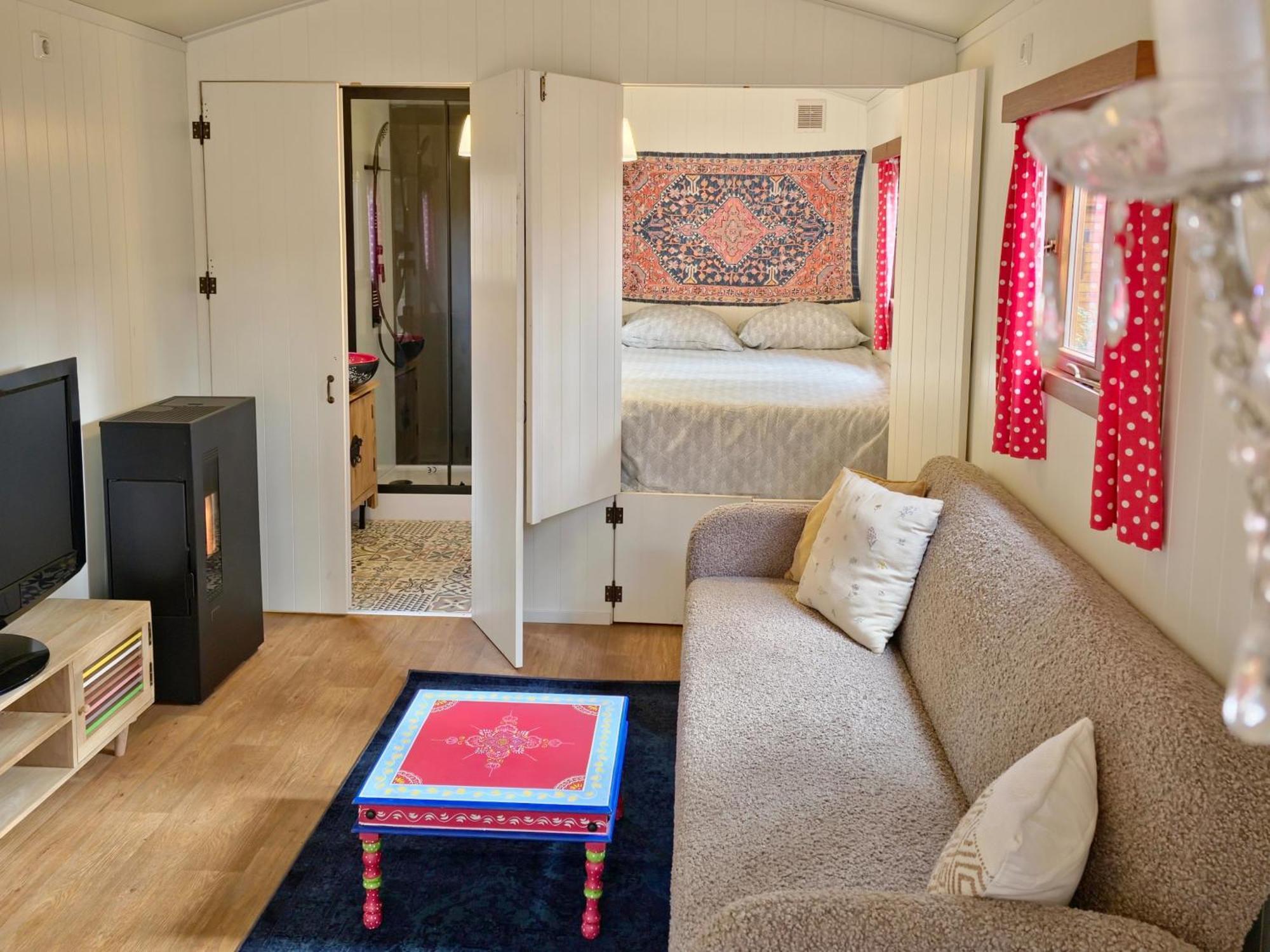 Pipowagen Met Prive Hot Tub Villa Lanaken Bagian luar foto